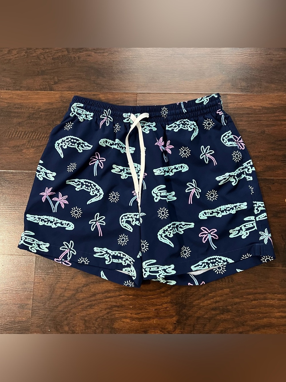 Chubbies The Neon Glades Navy Alligator Palm Swim Trunks 5.5” Lined Mens L